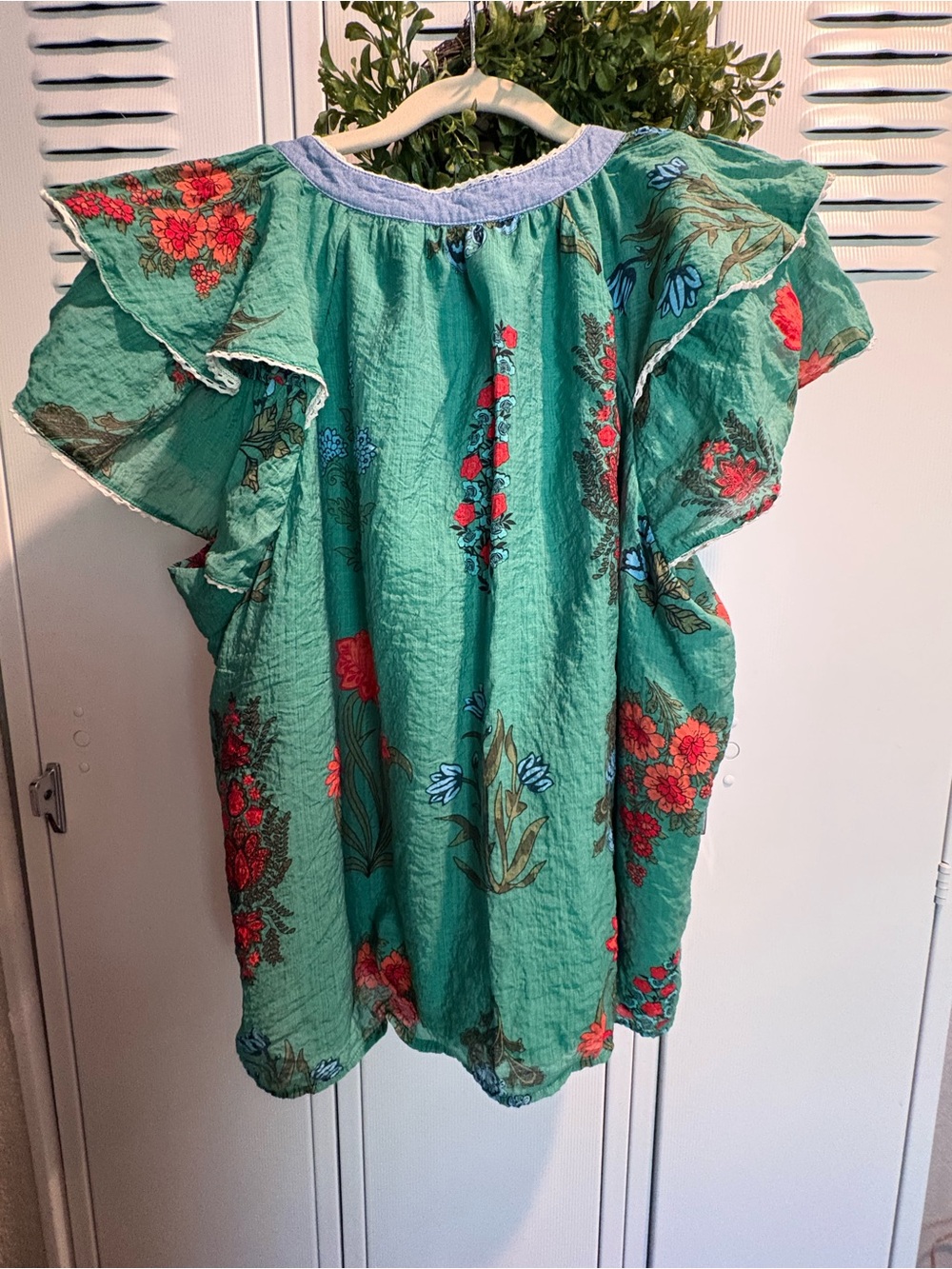 Lovely THML Green Floral Blouse with Flutter Sleeve Sz XL - Picture 2 of 3